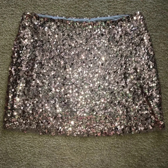 Urban Outfitters Dresses & Skirts - BOUTIQUE : gold sequin skirt